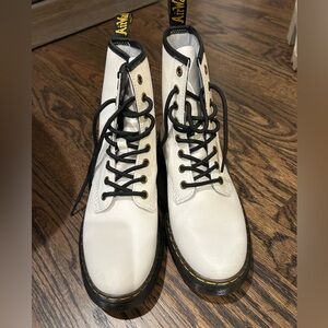 Dr. Marten’s 1460 Smooth Leather Lace Up Boots in White Womens Size 6